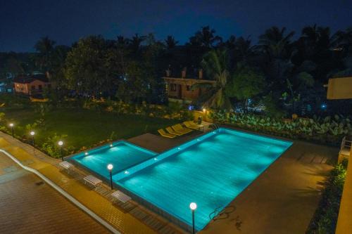 Alaya Stays 3 BHK Apartment with Pool - Veera Marina