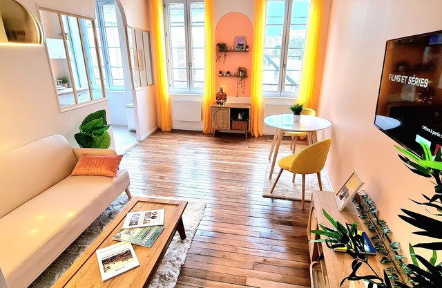 Alba - Appartement en Hyper Centre Avec Terrasse, Parking et Local à Vélos