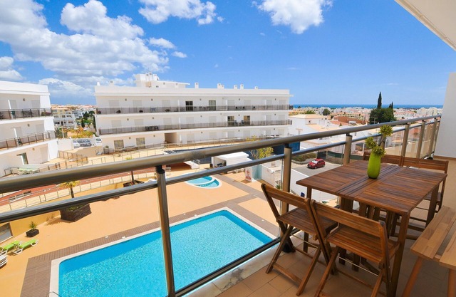 ALBUFEIRA - POOL AND OCEAN VIEWS
