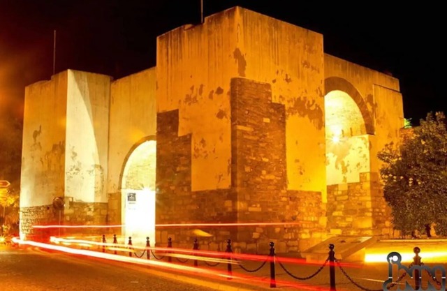 'Alcova do Arco' inside IX century City Walls at Old Town nearby 4 islands