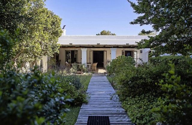 Aldo 315 contemporary farmhouse | Family friendly