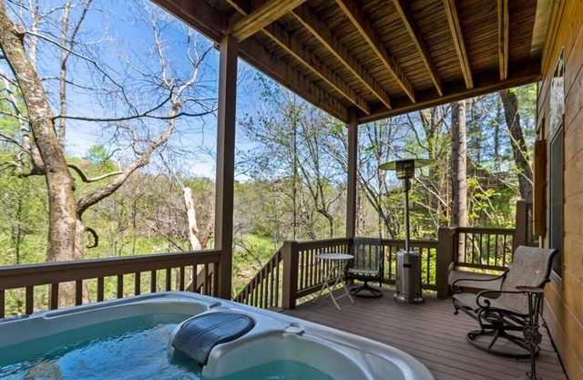 Alessandras-Rustic-chic Riverfront cabin