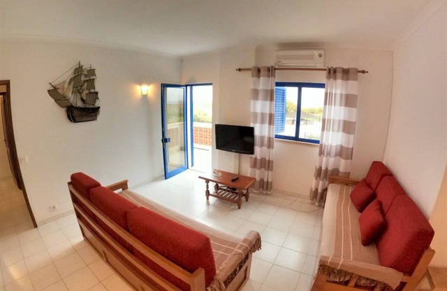 Algarve, T2 apartment w/balcony and sea view, near beach, Manta Rota