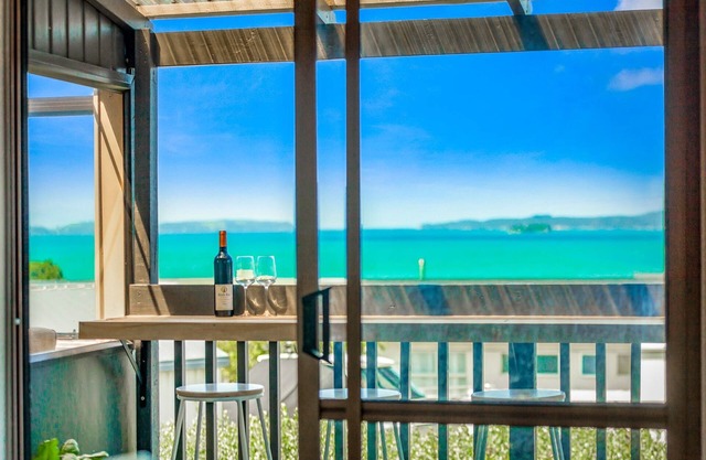 Algies Bay - Relax By The Sea