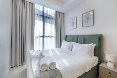 Aliving Luxury Furnished 2BR apartment Business Bay