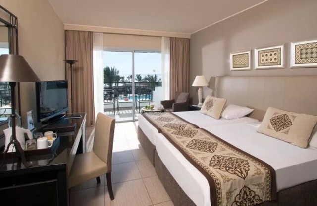 All-inclusive Beachfront Resort l 4-Room Stay with Pool, Beach & Spa Access
