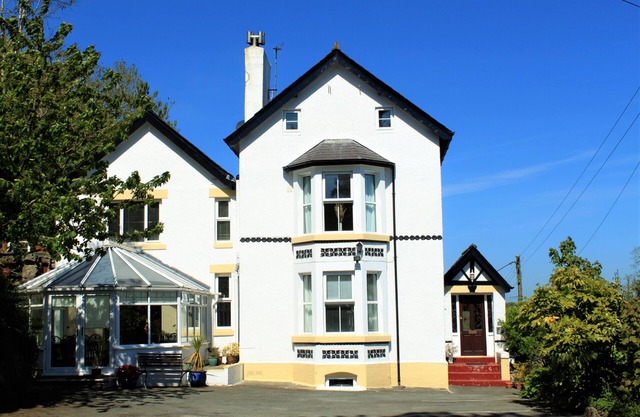 All rooms ensuite, large sociable spaces, good location, games room, sea views