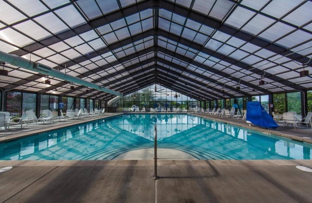 All-Season Resort Villa w/Indoor Pool, Theater, Crafts & More Fun l 4 Rooms
