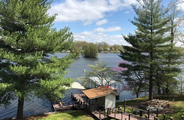ALL SEASONS Retreat! Memories*Family*Friends*Fire Pit*Fish*Deep Water*Kayaks