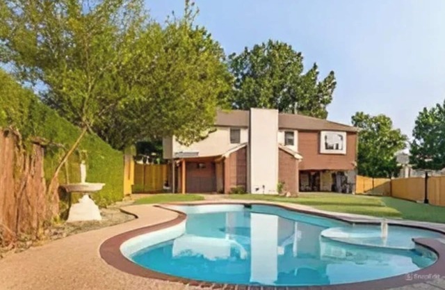 Allen Oasis Pool Hot Tub Game Room & Yard