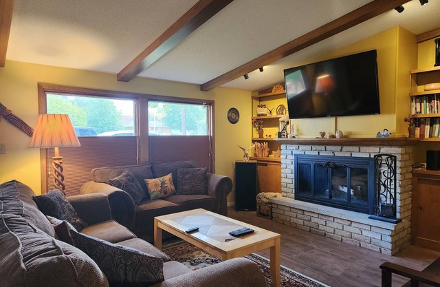 Alloro Home/2 BR Neighborhood Home, 1 mi to Mayo Clinic