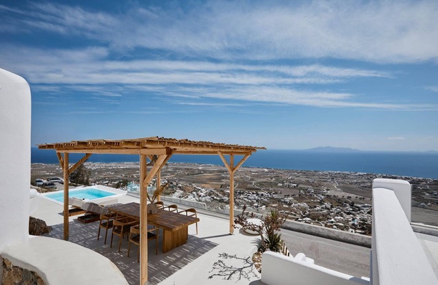 Alluring Santorini Villa | Villa Rock & Sun | 2 Bedrooms | Breathtaking Sea.