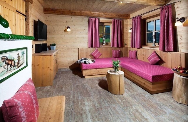 Almchalet Salz-Stub'n, 1-6 Personen, 107 qm, Dusche/WC + Bad/WC, Balkon+Terrasse, TV, W-LAN, Wärmekabine, 3 Schlafzimmer