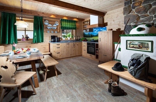 Almchalet Jagd-Stub'n, 1-6 Personen, 107 qm, Dusche/WC + Bad/WC, Balkon+Terrasse, TV, W-LAN, Wärmekabine, 3 Schlafzimmer