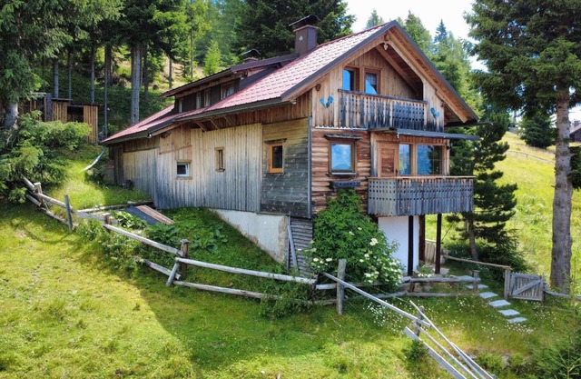 "Almhütte Enzian" with mountain view - sun terrace