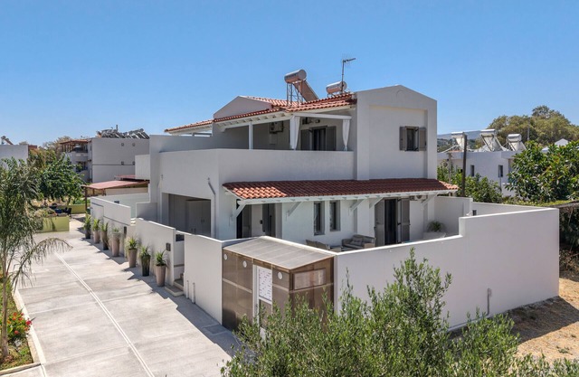 Aloe,pool,near beach & amenities no car needed