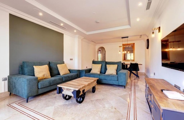 Aloha Hill Club Resort Holiday Rental Apartment