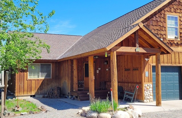 Alpen Trails-Just a Short Walk to the Ski Trail/Close to Downtown Winthrop!