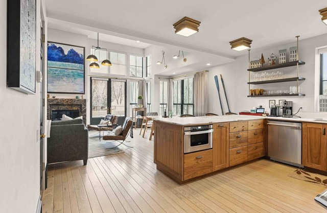 Alpine Rowhouse - Boutique Luxury in Town