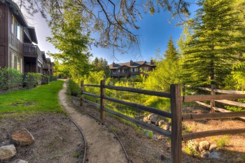 Alpine Way Lake & Sugar Bowl Resort