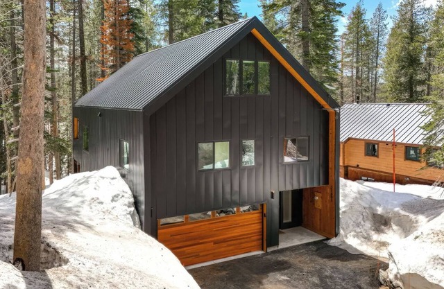 Alpine Work + Play/Donner Summit EV Hot Tub