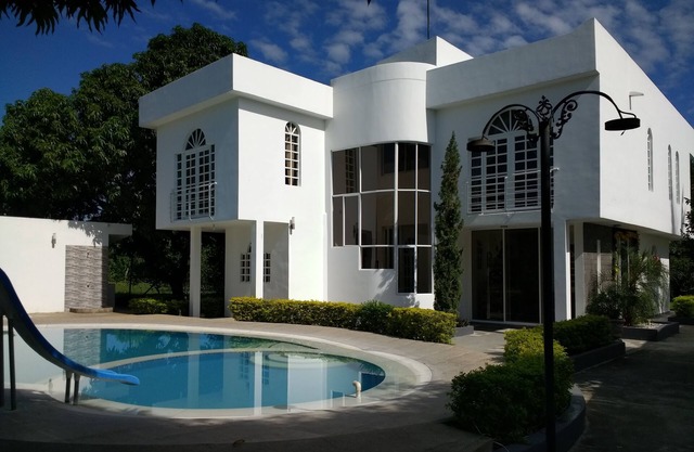ALQUILER DE CASA CAMPESTRE CON PISCINA PRIVADA A 7 MINUTOS DE GIRARDOT