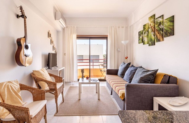 ALTIDO Adorável Apartamento T1 com varanda perto da praia