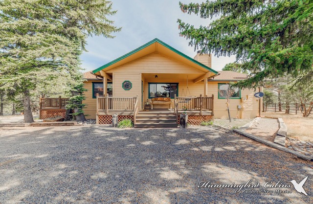 Alto Oso Cabin: w/Hot Tub and Pet Friendly