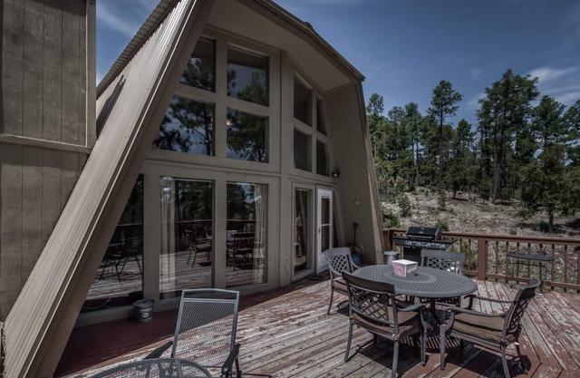 Alto Pines, 3 Bedrooms, Sleeps 6, Wood Burning Fireplace, Deck, Grill