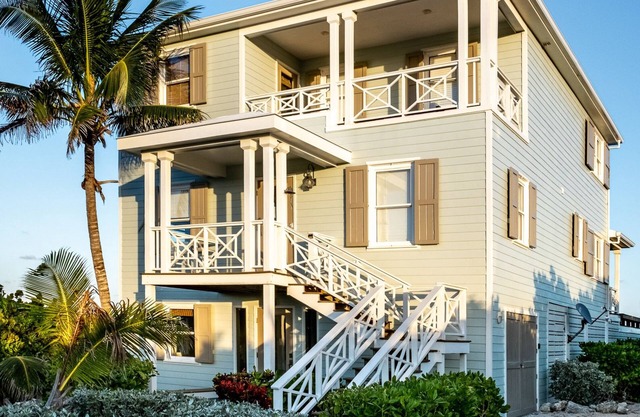 Always Wendy - Luxurious Beachfront Home With Private Pool