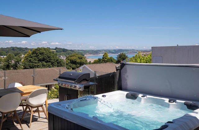 Am Byth - Spectacular Sea Views and Hot Tub