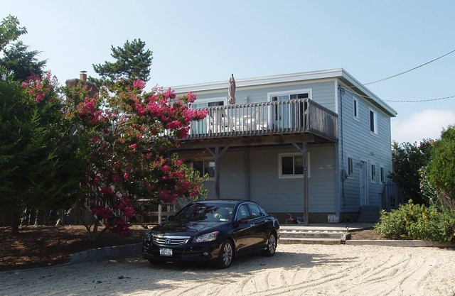 Amagansett South of the Highway-Spacious Beach House, 5 minute walk to ocean