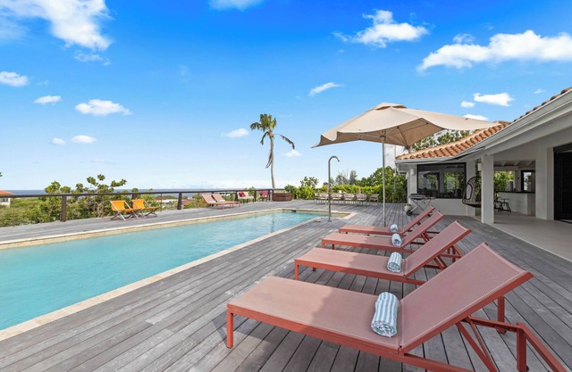 Amazing 360 views over the Caribbean Sea, 12 guests and private pool