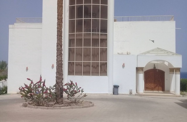 Amazing 4 Bedroom Villa directly at the Red Sea