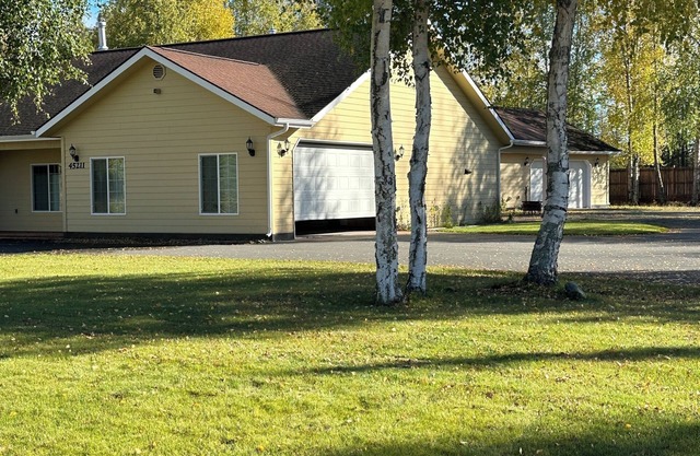 Amazing 4-bedroom cozy single story house with attached garage in Soldotna.