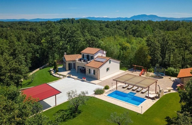 Amazing 4 bedroom Villa with pool and big garden in Central Istria