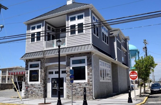 Amazing 5 bedroom, 3 bath condo in the heart of Sea Isle City. Only one block from the beach and steps to restaurants, shopping, and the Promenade!