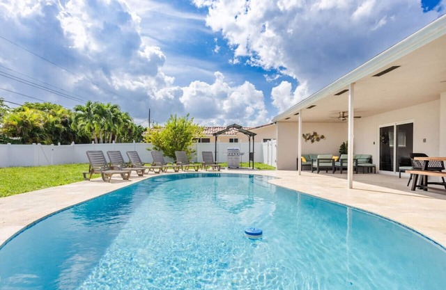 Amazing 5BR/3BA Villa Heated Pool near Hard Rock
