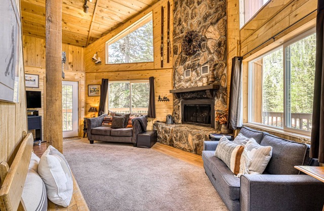 Amazing A-frame with mountain-view deck - walk to lifts, fireplace, dog-friendly