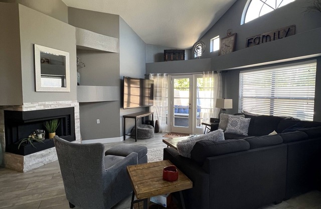 AMAZING AHWATUKEE LOCATION! MOUNTAIN VIEWS! SUPER CLEAN UPDATED HOUSE!