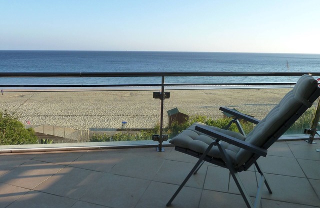 Amazing apartment by the sea