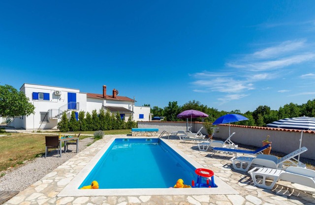 Amazing apartment in Trget with WiFi