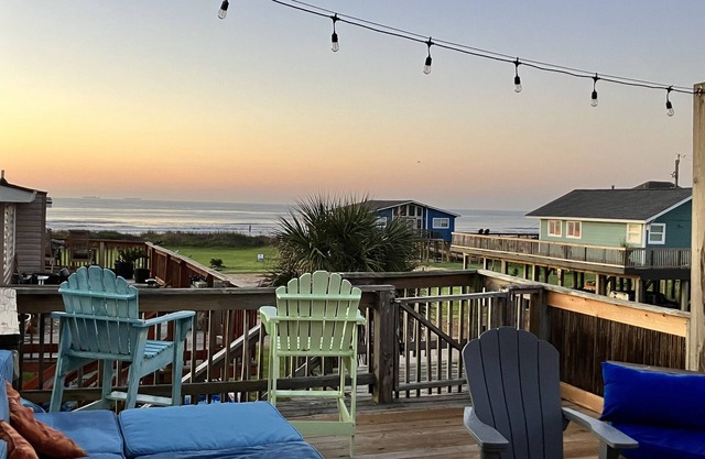 Amazing beach and bay views! Has everything you need and easy walk to the beach