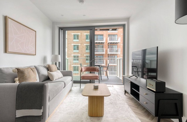Amazing Bromley by Bow 1BR w/Concierge, nr Shops & Dining, by Blueground