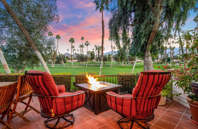 AMAZING CONDO ON GOLF COURSE w/golf privileges on private course w/golf cart!