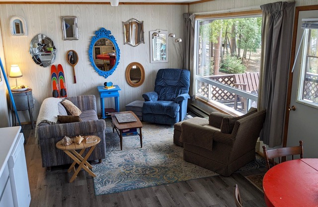 Amazing Cottage on Spectacular Wolfe Lake