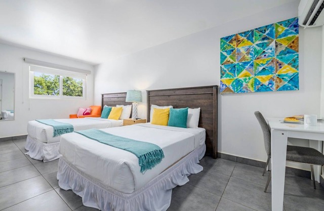 Amazing Cute Studio w/Two Double Beds & Pool View