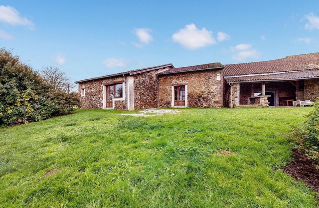 Amazing home in Bussière-Badil