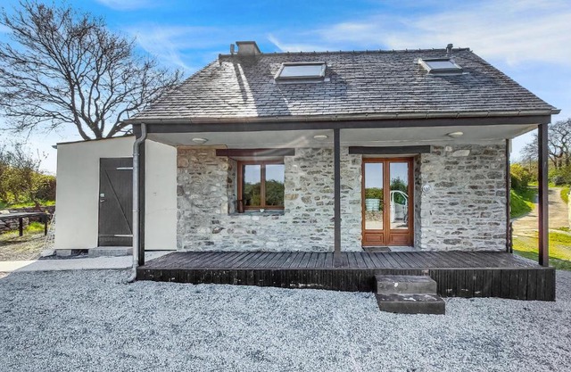 Amazing Home In Lannéanou With Wifi