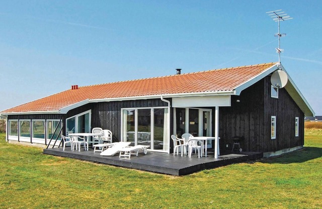 Amazing home in Løkken with sauna